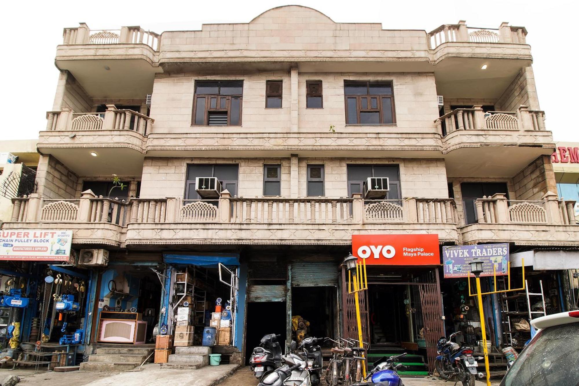 Oyo Maya Palace Neu-Delhi Exterior foto